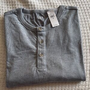 GAP Men's Casual Gray Button Down Shirt